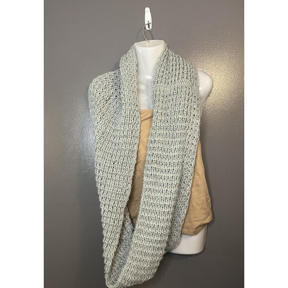 West Loop Scarf Womens One Size Light Gray Infinity Loop Chunky Knit Winter - Picture 1 of 4